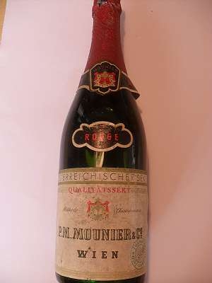 P. M. Mounier & Co Wien rouge Flaschengärung Sekt Sammlerobjekt aus 80er Jahren